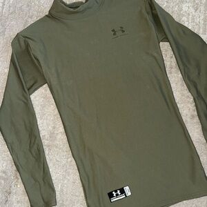Under Armour Men's Medium Green Long Sleeve